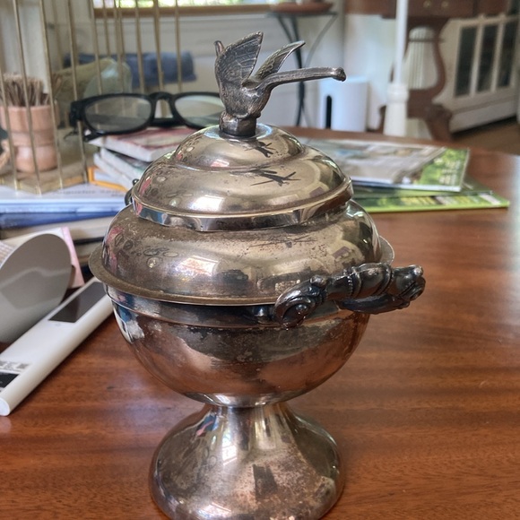 Elegant Silver Plated Sugar Bowl with Handles - Picture 1 of 8